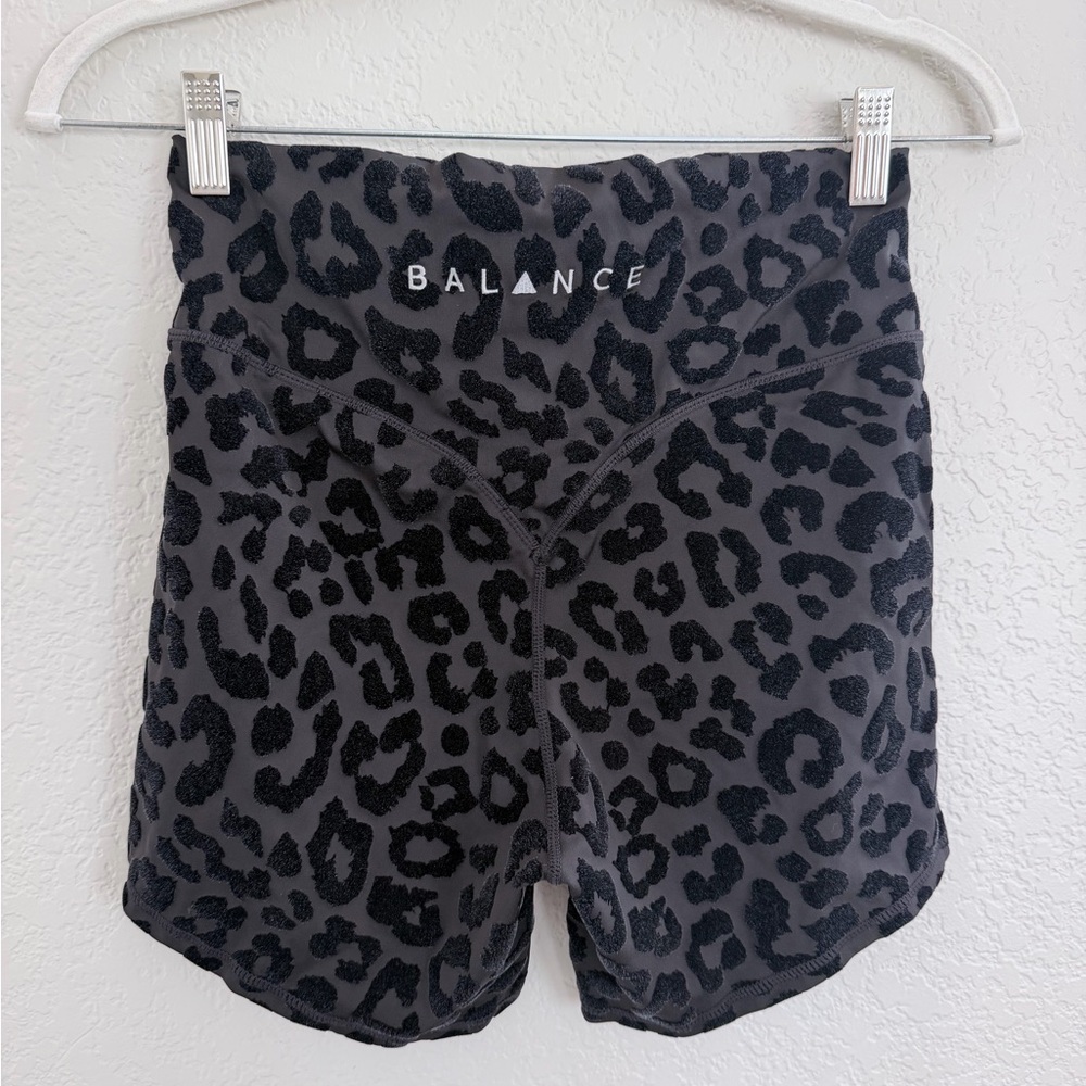 Balance Athletica shorts - Picture 4 of 7